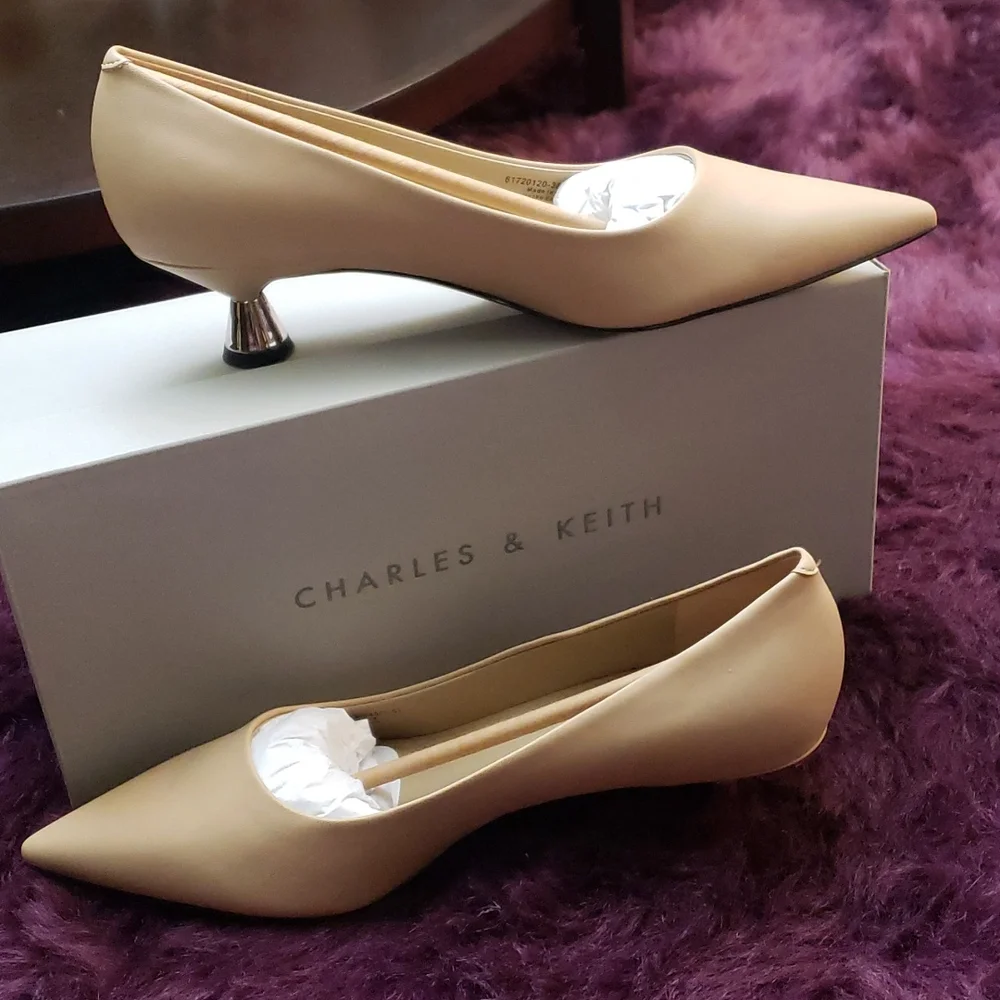 Brand new never worn Charles & Keith size 38 in Beige - Picture 3 of 6